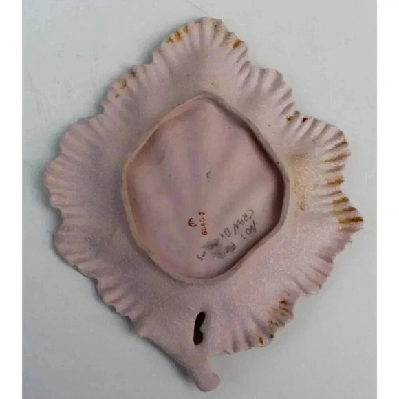 Vintage Mid Century PINK Resin Victorian Leaf Serving Party Plate - Picture 2 of 2